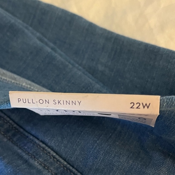 NYDJ Super Skinny Ankle Pull-On Jeans - Picture 2 of 6